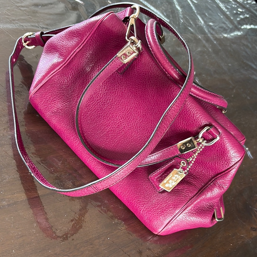 Elegant Pink Leather Handbag